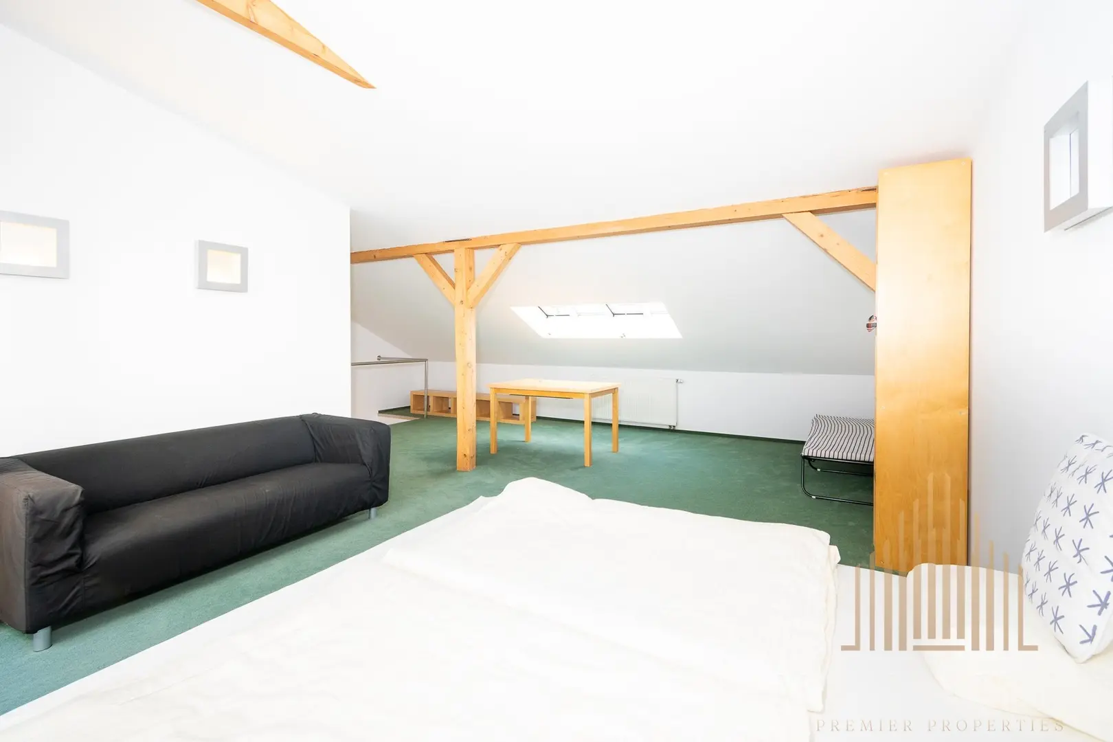 Pronájem mezonetového bytu 2+kk, 103m², Pod Vilami, Praha Nusle
