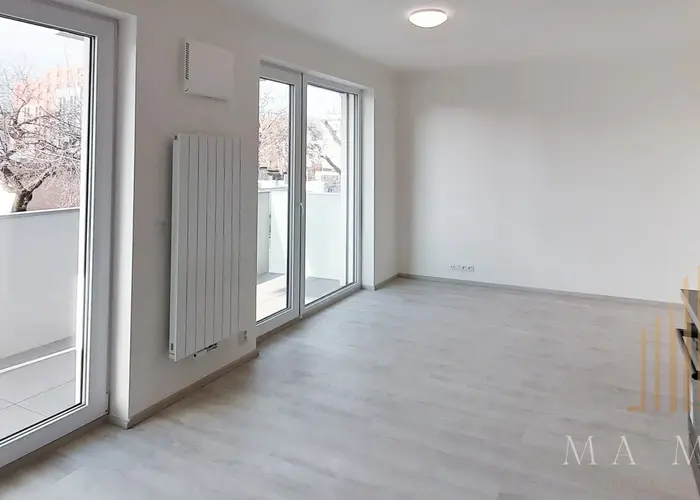 Pronájem bytu 1+kk/B, 33 m2, nezařízený, Praha 7 - Holešovice