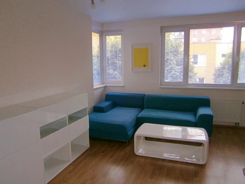 Pronájem bytu 2+kk, 50m2 - Hnězdenská, Praha 8