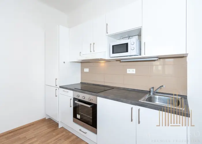 Pronájem bytu 2+kk, 39 m² - Praha - Vysočany