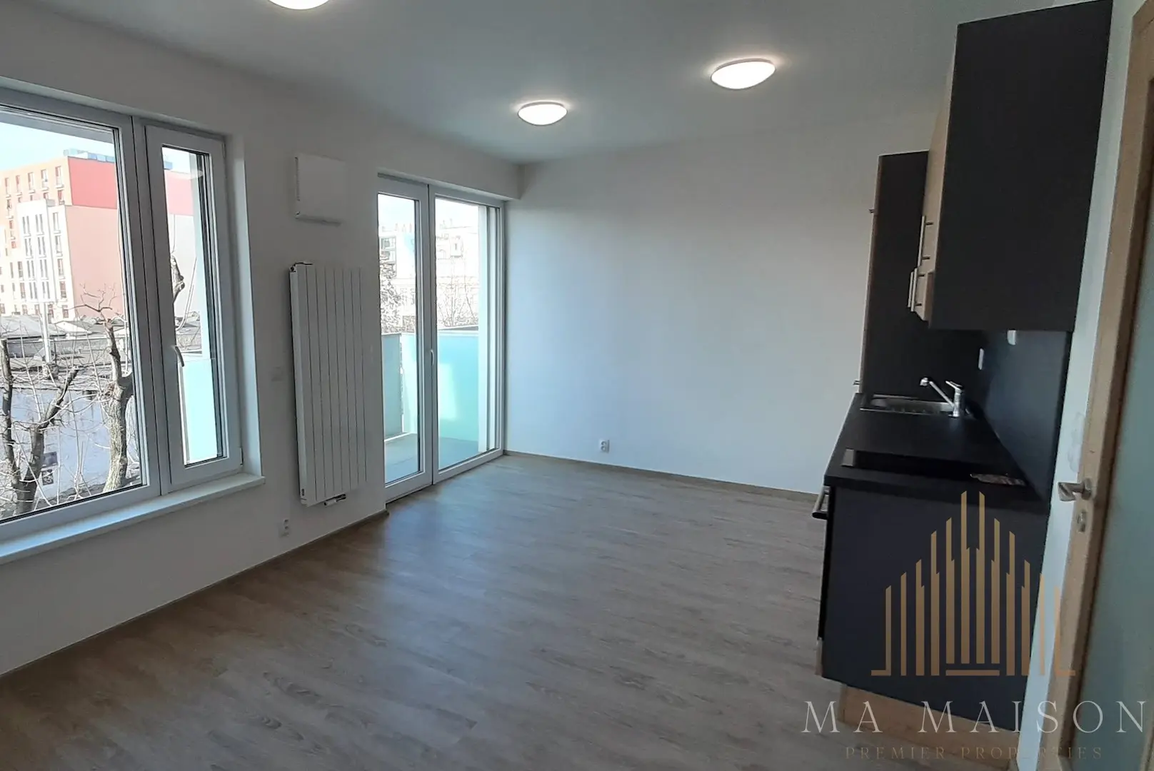Pronájem moderního bytu 1+kk, 33 m2 + balkon,  Praha 7 - Holešovice