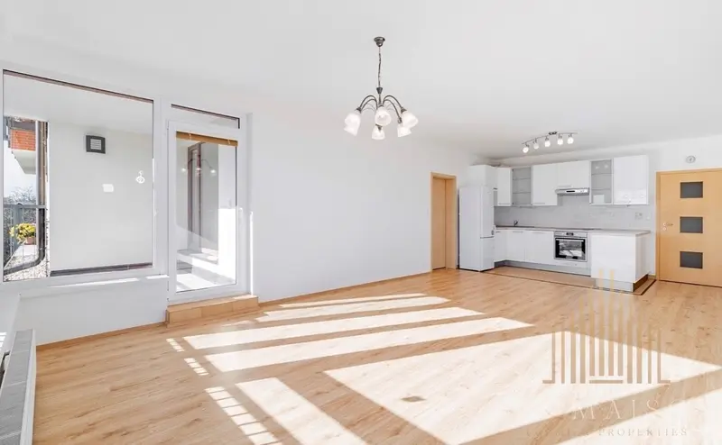 Pronájem světlého bytu 3+kk/G/L s výměrou 95 m², Praha 8