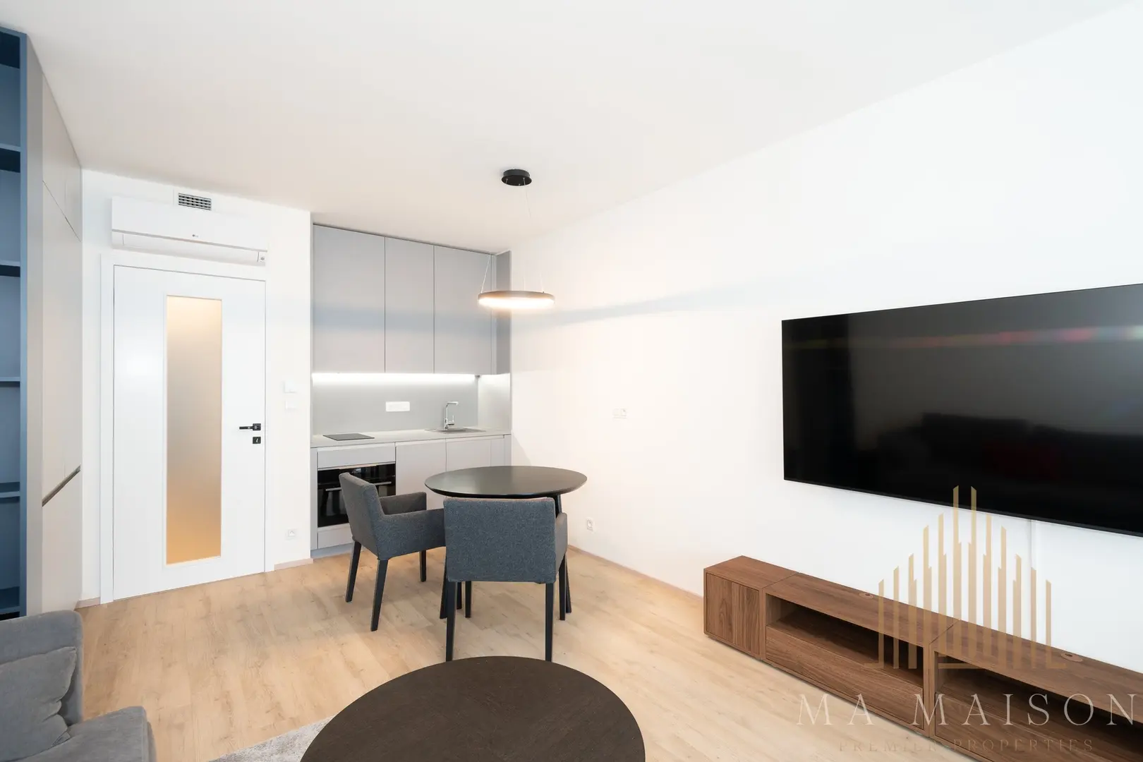 Pronájem bytu 1+kk 39 m², Praha - Žižkov