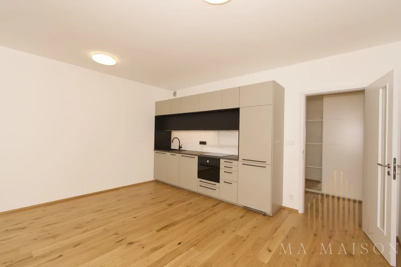 Pronájem bytu 2+kk/B, 45 m², nezařízený, Praha 4 - Nusle