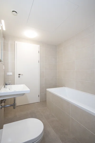 Pronájem bytu 2+kk s balkónem, ulice Smržových 1035/10, Praha - Vysočany