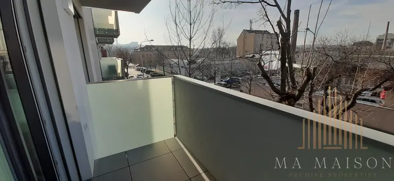 Pronájem bytu 1+kk, 33m2 s balkonem Praha Holešovice