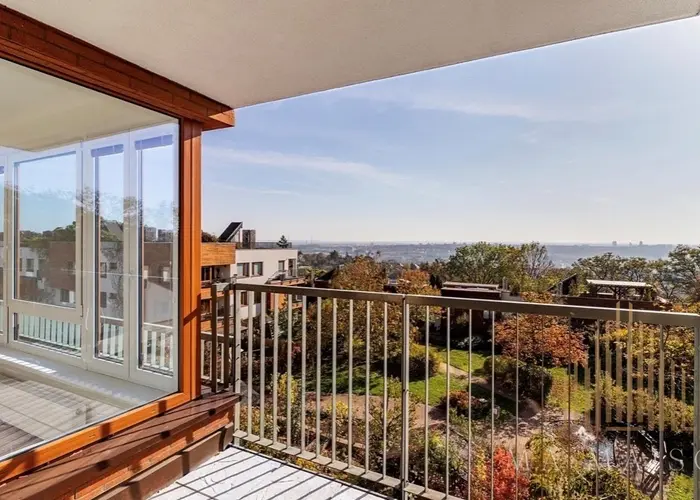 Pronájem světlého bytu 3+kk/G/L s výměrou 95 m², Praha 8