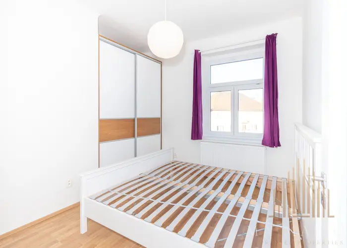 Pronájem bytu 2+kk, 39 m² - Praha - Vysočany