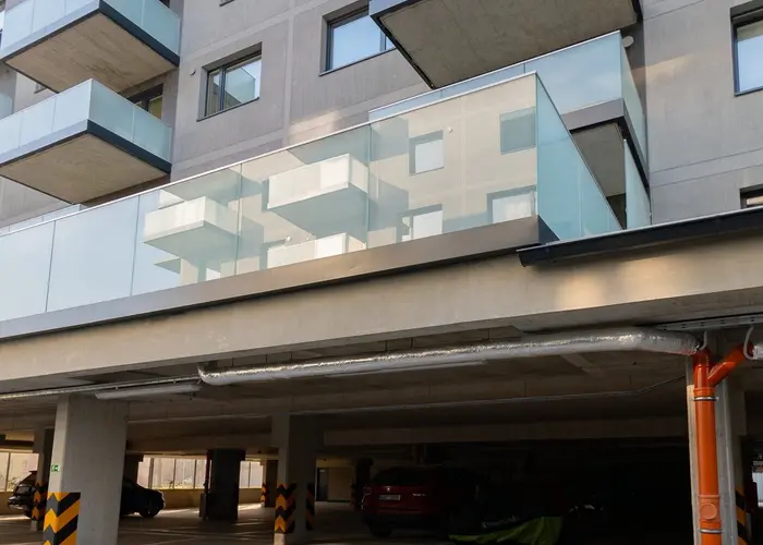 Pronájem garážového stání 13 m², Praha - Prosek