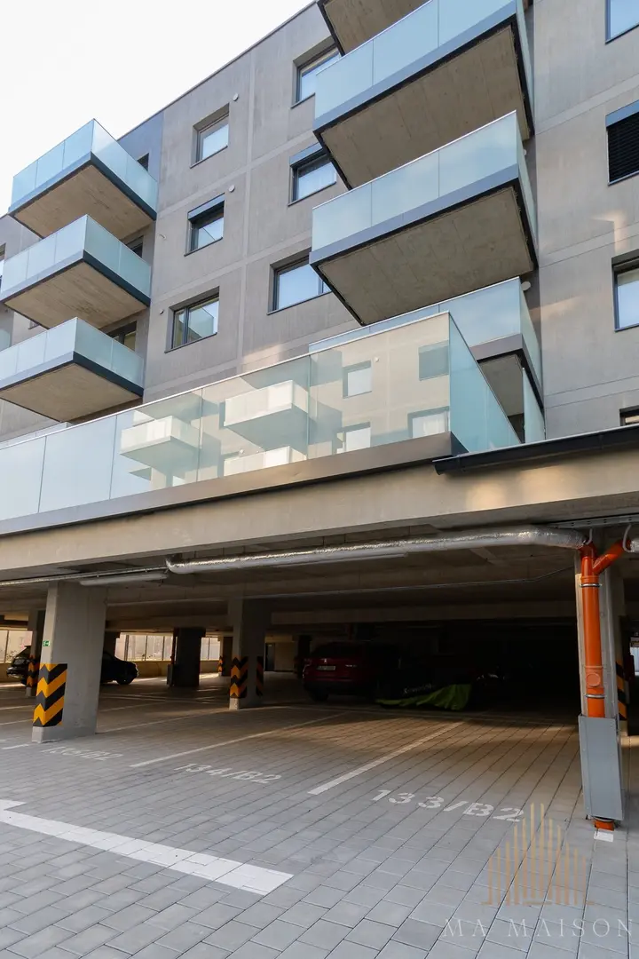 Pronájem garážového stání, 15 m² - Praha - Prosek