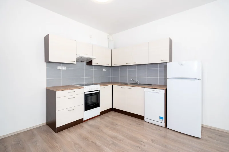Pronájem bytu 2+kk s balkónem, ulice Honzíkova 635/6, Praha - Dolní Měcholupy