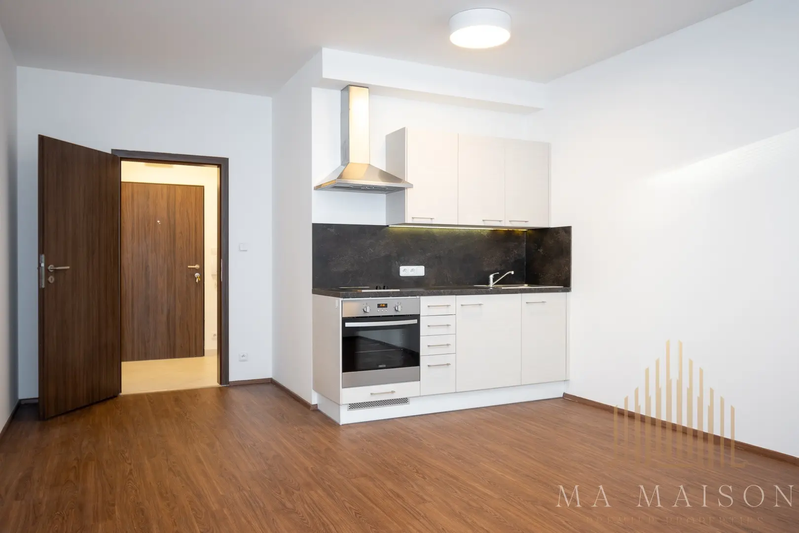 Pronájem bytu 1+kk/B o výměře 32 m2 Praha Střížkov