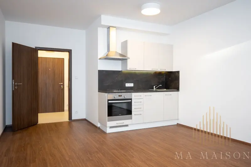 Pronájem bytu 1+kk/B o výměře 32 m2 Praha Střížkov