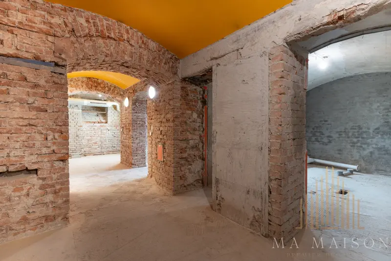 Komerční prostor k pronájmu, 105m2, Pařížská ulice, Praha 1