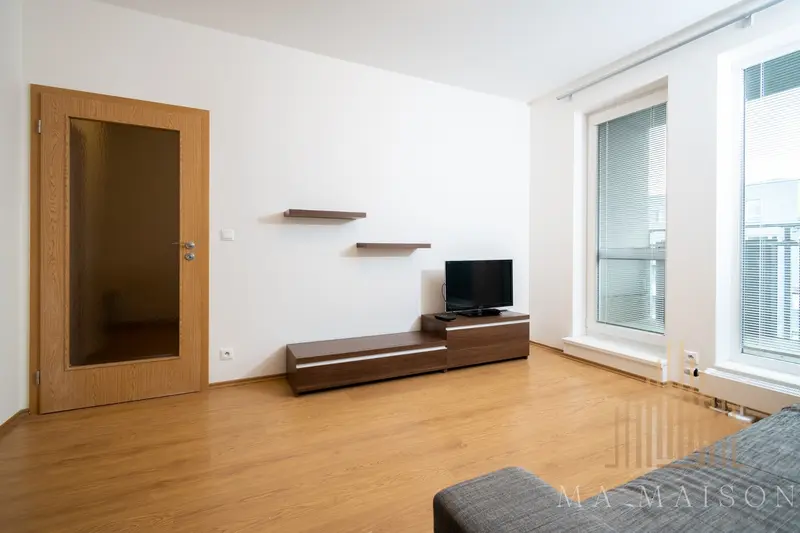 Pronájem slunného bytu 2+kk/G/B/S s výměrou  45m² - Praha - Uhříněves