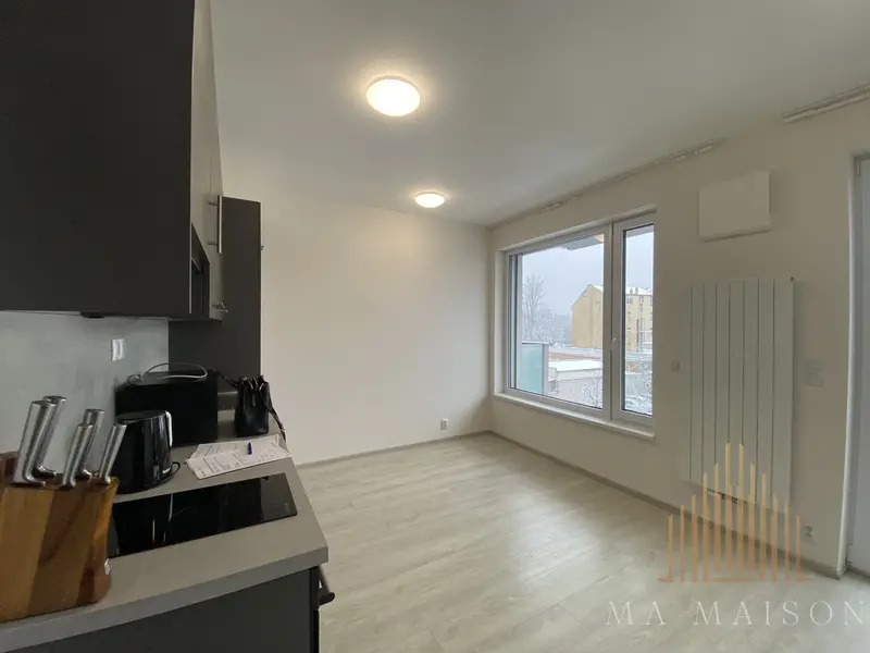 Pronájem bytu 1+kk/B, 33 m2, zařízený/nezařízený, Praha 7 - Holešovice