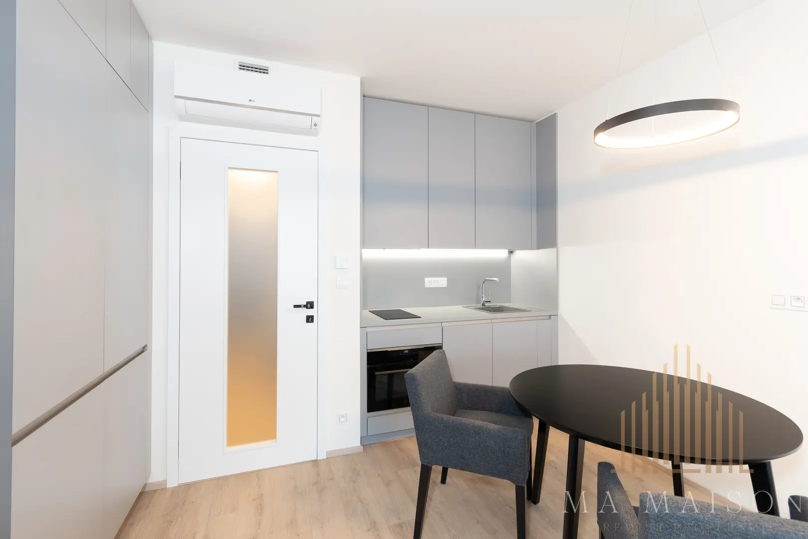 Pronájem bytu 1+kk 39 m², Praha - Žižkov