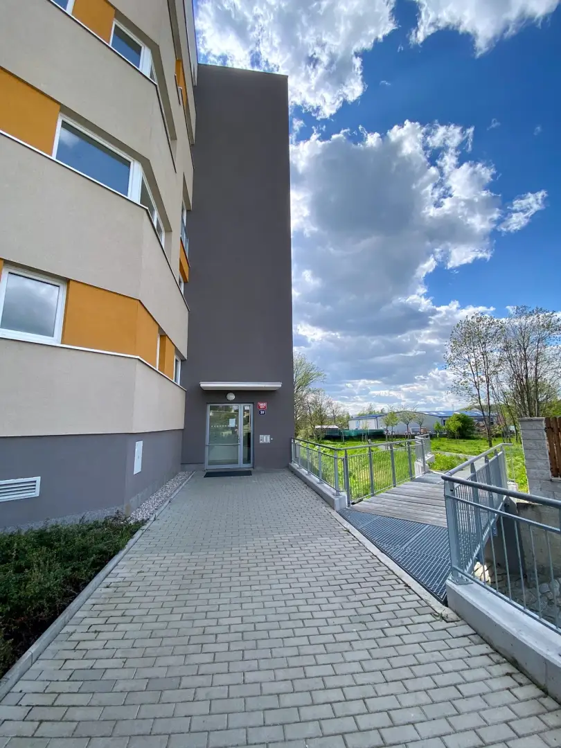 Pronájem bytu 1+kk/ 35m2,  ulice Františka Diviše, Praha Uhříněves