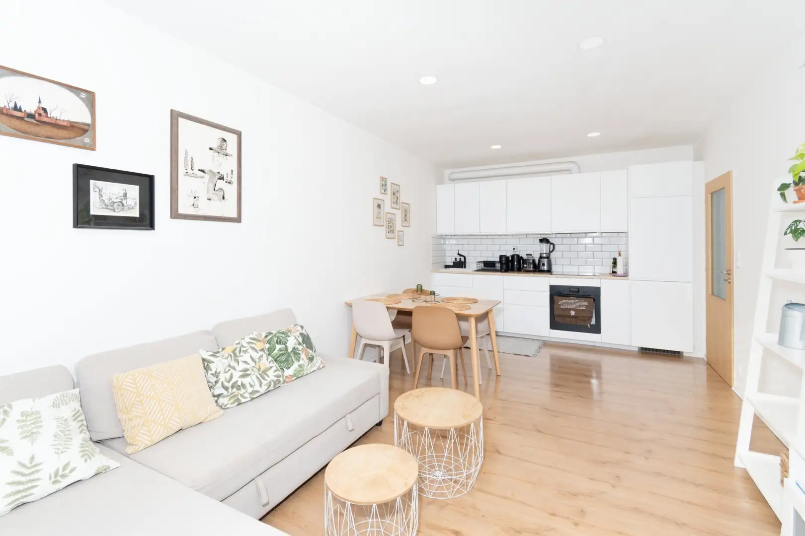 Pronájem bytu 2+kk, 48 m² - Praha - Vysočany