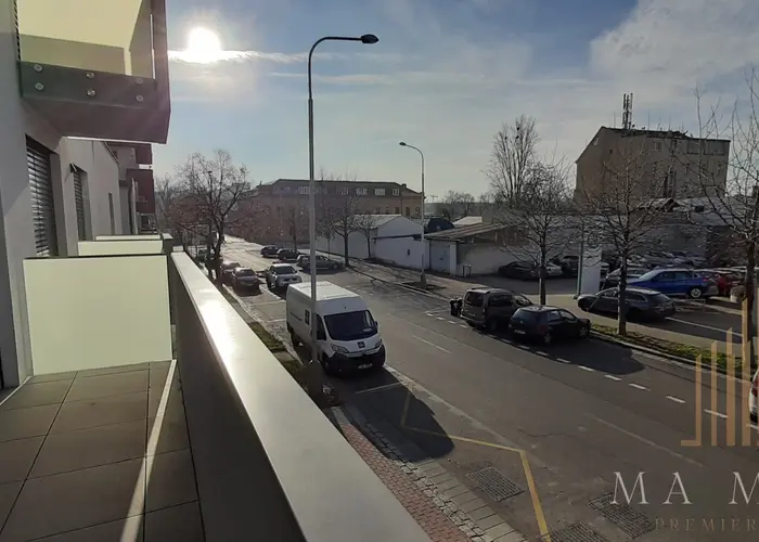 Pronájem bytu 1+kk/B, 33 m2, nezařízený, Praha 7 - Holešovice