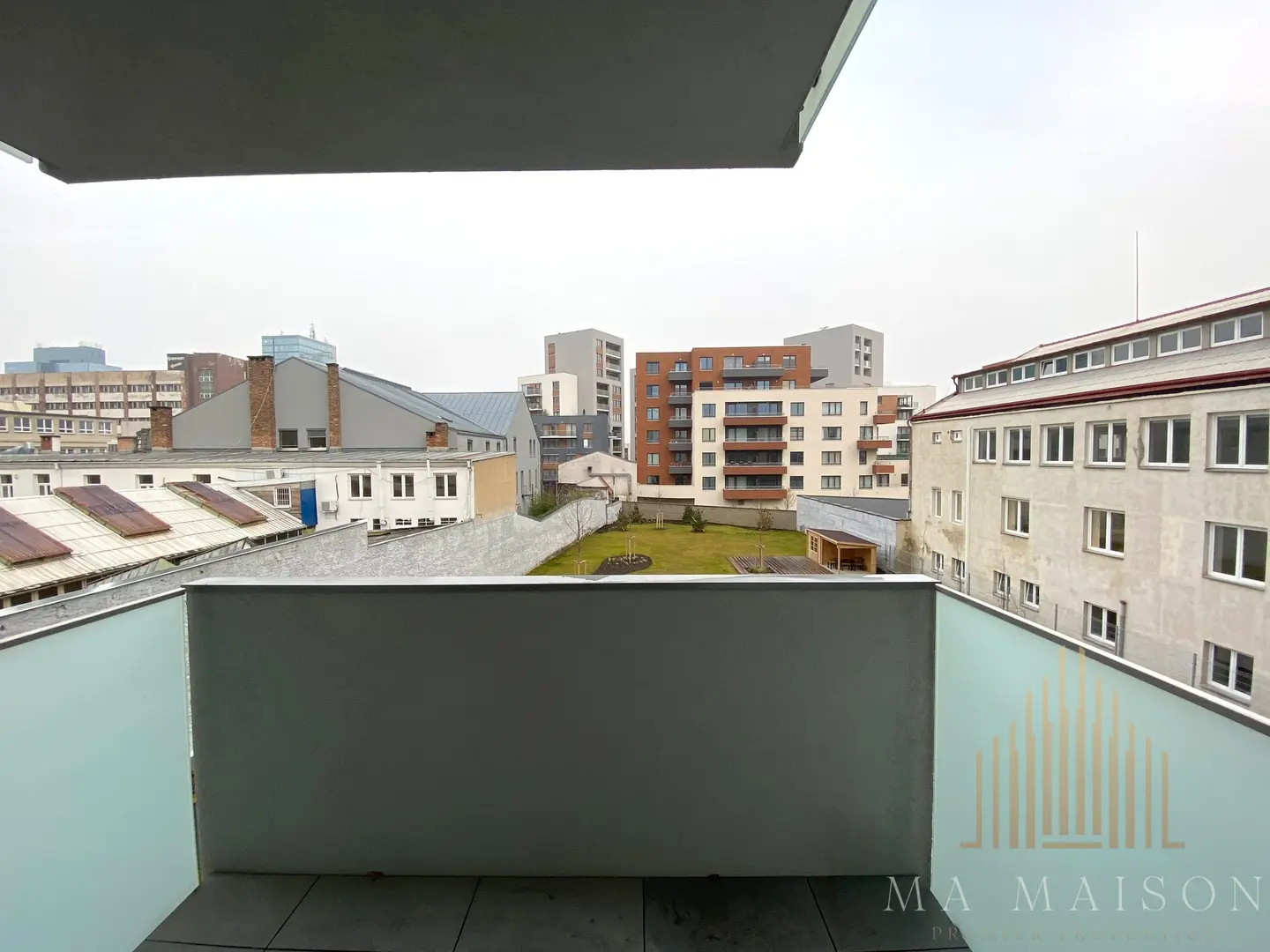Pronájem nového bytu 1+kk/B, 33m2, nezařízený, Praha 7 - Holešovice