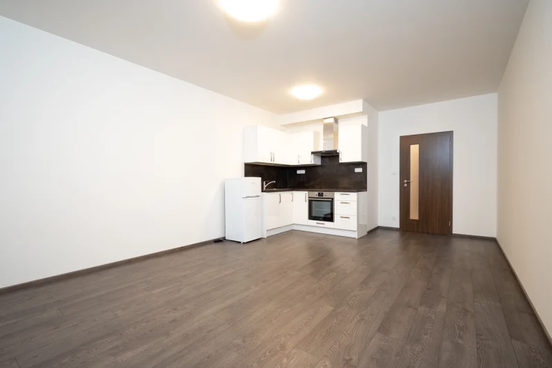 Pronájem bytu 1+kk, ulice Makedonská, 34 m² + balkon