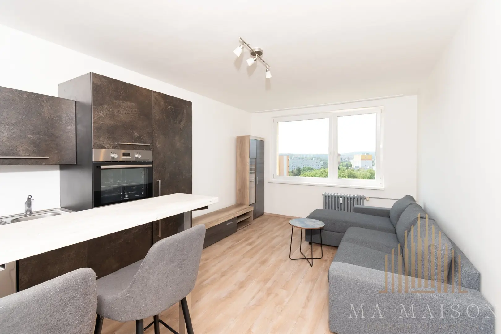 Pronájem slunného bytu 2+kk, 41 m², zařízený, Praha - Modřany