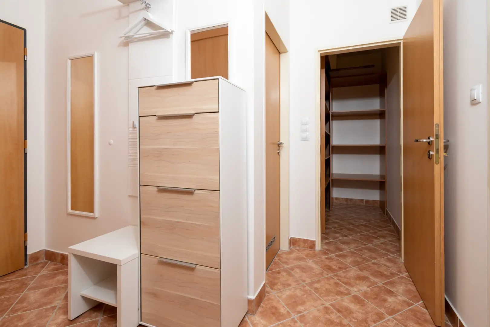 Pronájem bytu 2+kk/T/G o velikosti 52 m² - Praha - Vysočany