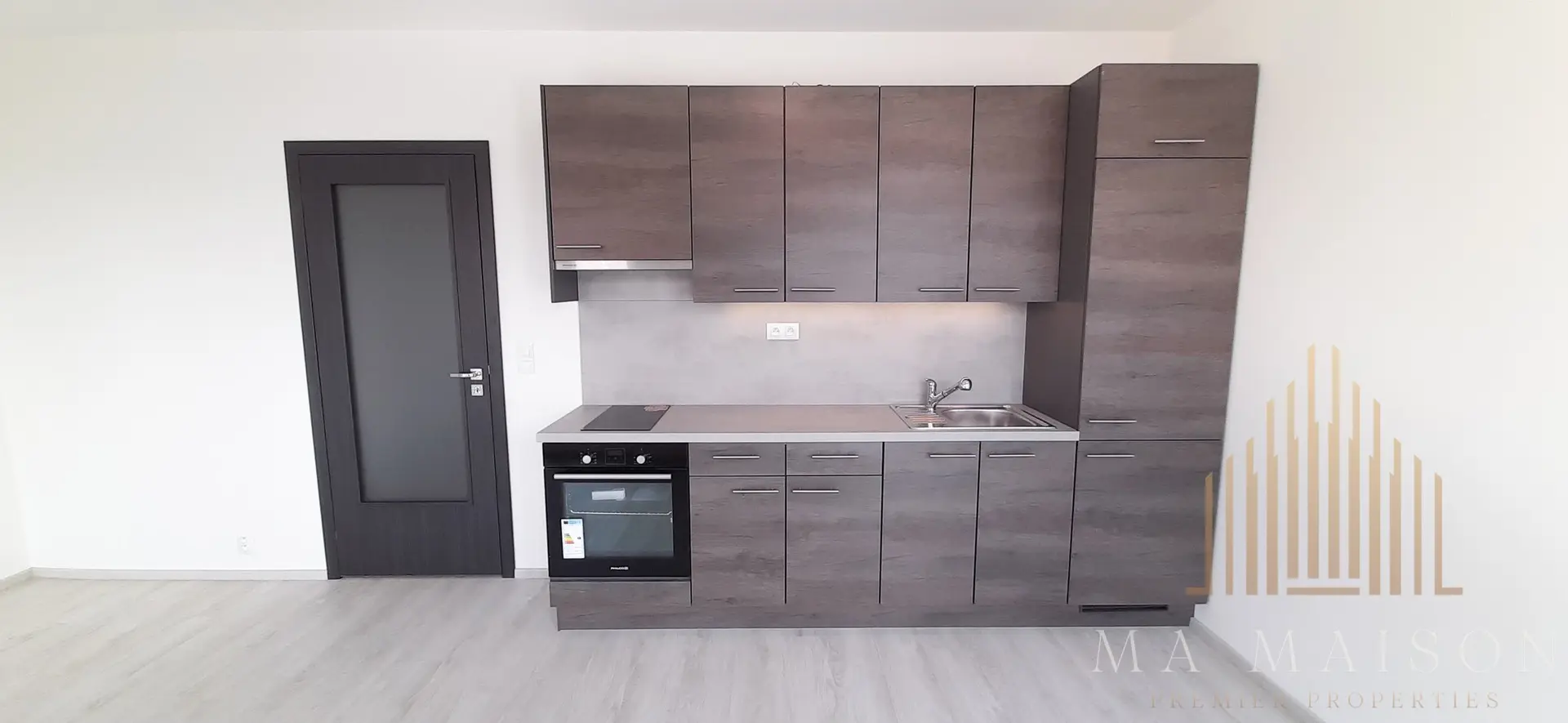 Pronájem bytu 1+kk/B, 33 m2, nezařízený, Praha 7 - Holešovice