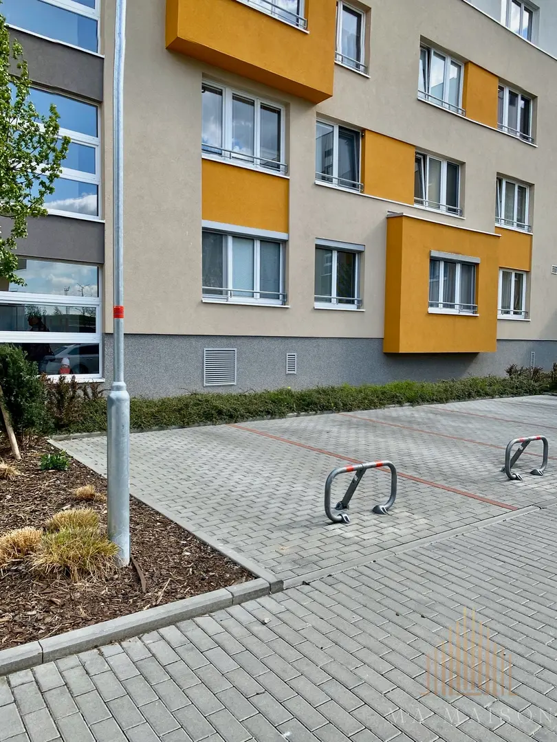 Pronájem bytu 1+kk/ 35m2,  ulice Františka Diviše, Praha Uhříněves