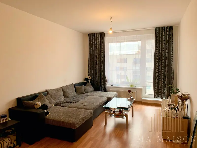 Pronájem bytu 2+kk s balkonem a garáží, ul. Pod Harfou, Praha - Vysočany