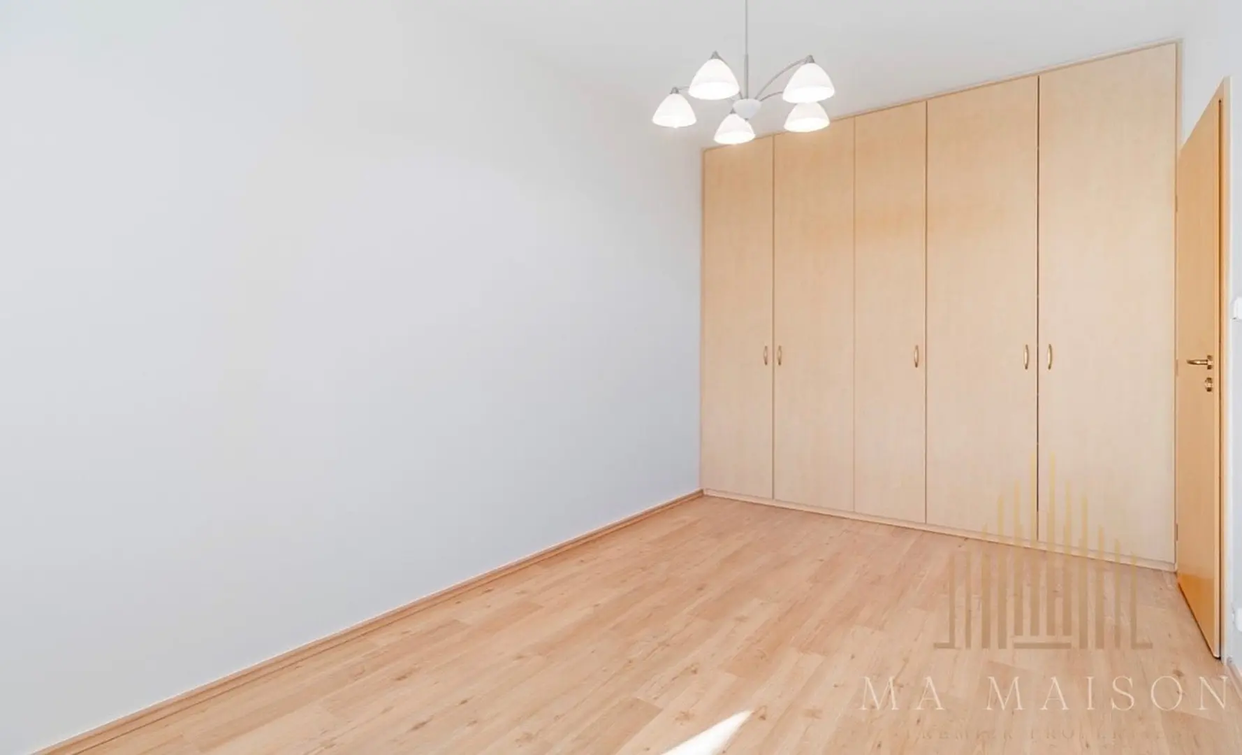 Pronájem světlého bytu 3+kk/G/L s výměrou 95 m², Praha 8