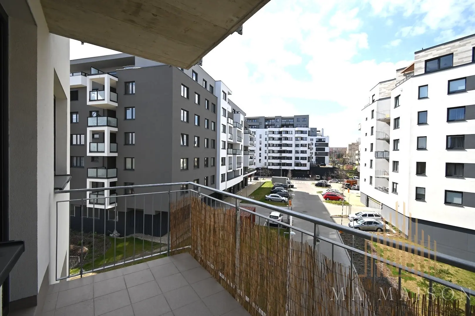 Pronájem bytu 2+kk/B, novostavba, nezařízený, Praha 9 - Střížkov