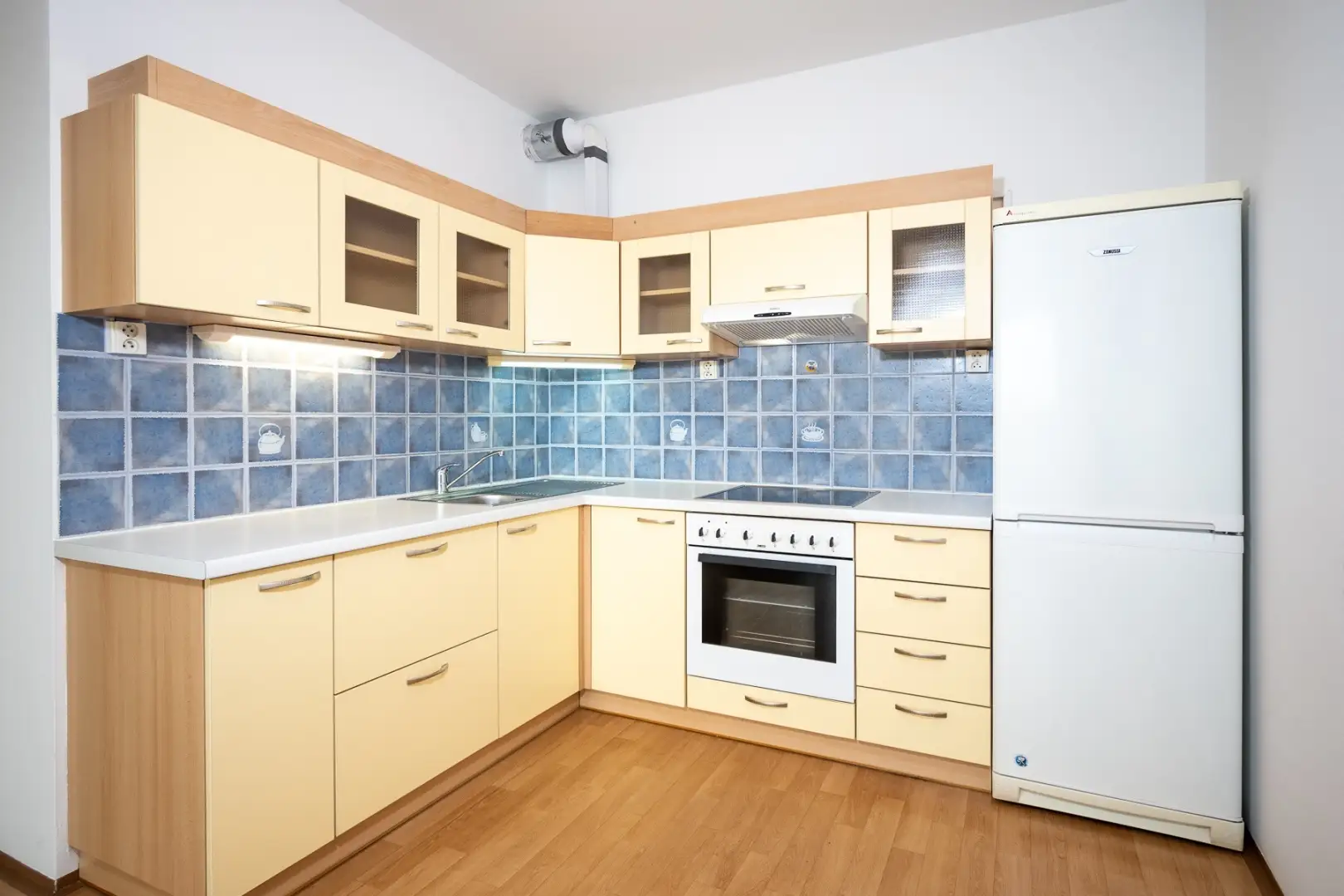 Pronájem bytu 2+kk s balkónem, ulice Hnězdenská 767/4a, Praha - Troja