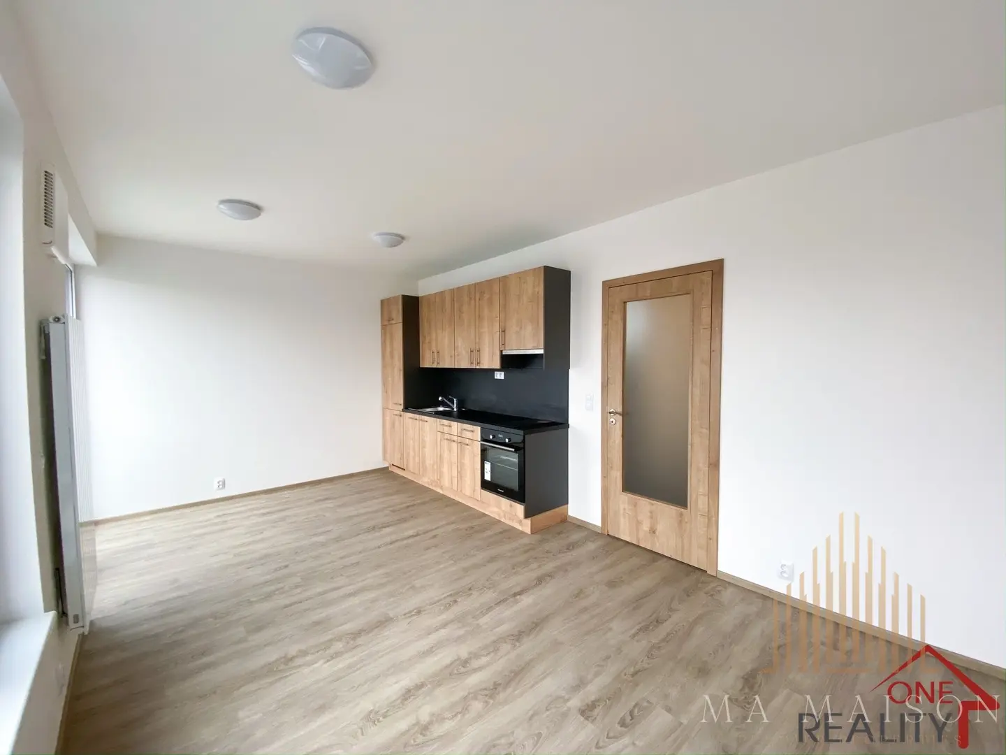 Pronájem bytu 1+kk, 33m2 s balkonem Praha Holešovice