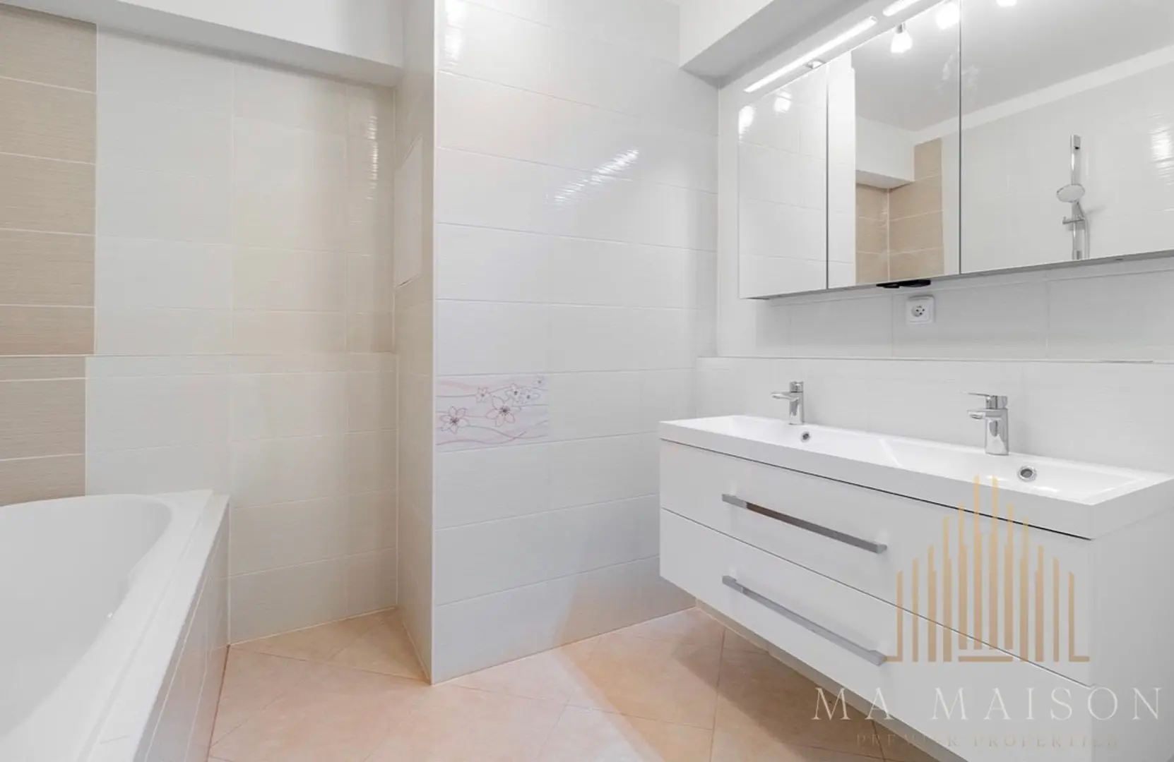 Pronájem světlého bytu 3+kk/G/L s výměrou 95 m², Praha 8