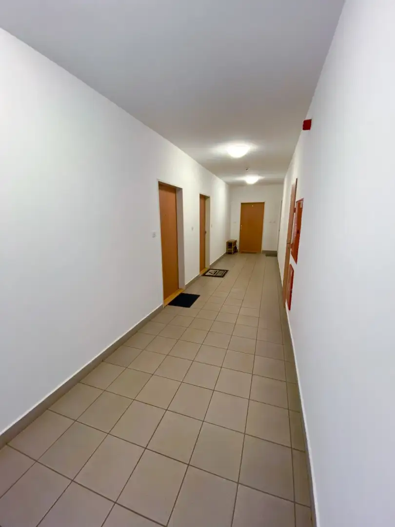 Nabízíme k pronájmu byt 1+kk, ulice Hnězdenská 767/2, Praha - Troja