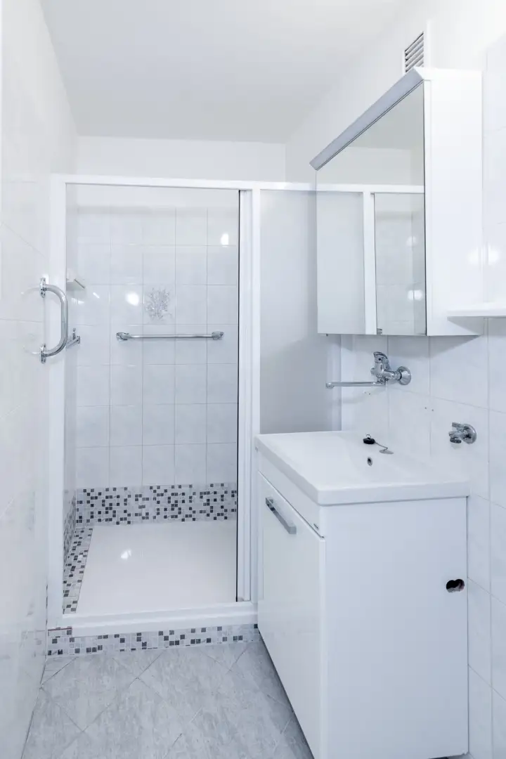 Pronájem bytu 2+kk, 45 m² - Praha - Kobylisy