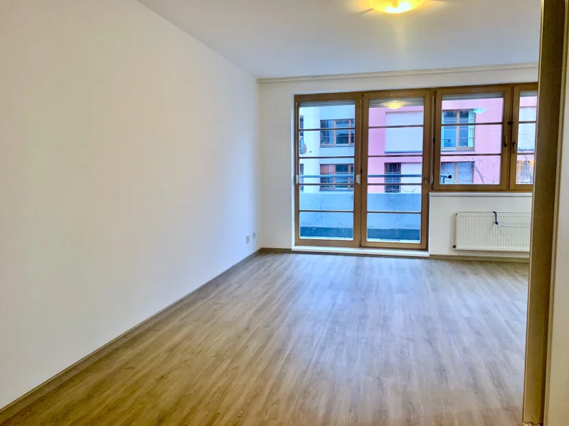 Pronájem bytu 1+kk, 42m2, balkon, garáž
