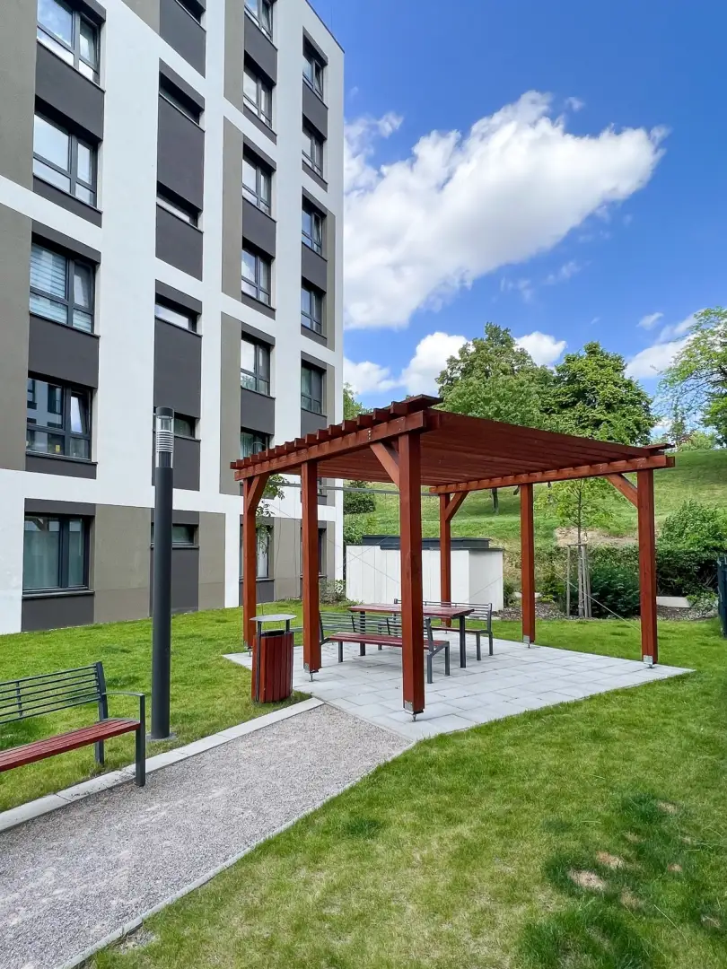 Pronájem světlého bytu 2+kk + B/S/G, ulice Olgy Havlové, Praha 3