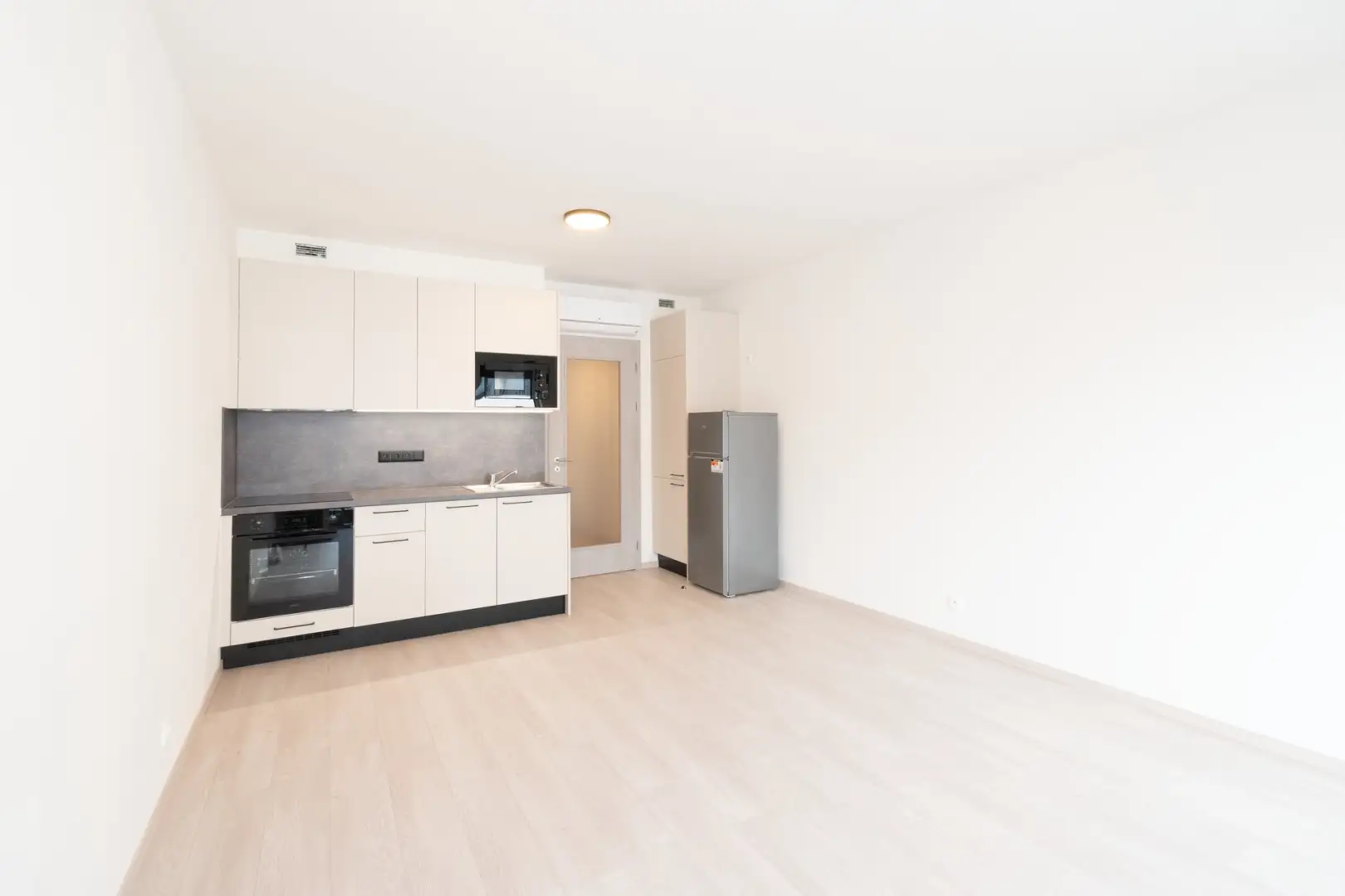 Pronájem bytu 1+kk 32 m², Praha - Hloubětín