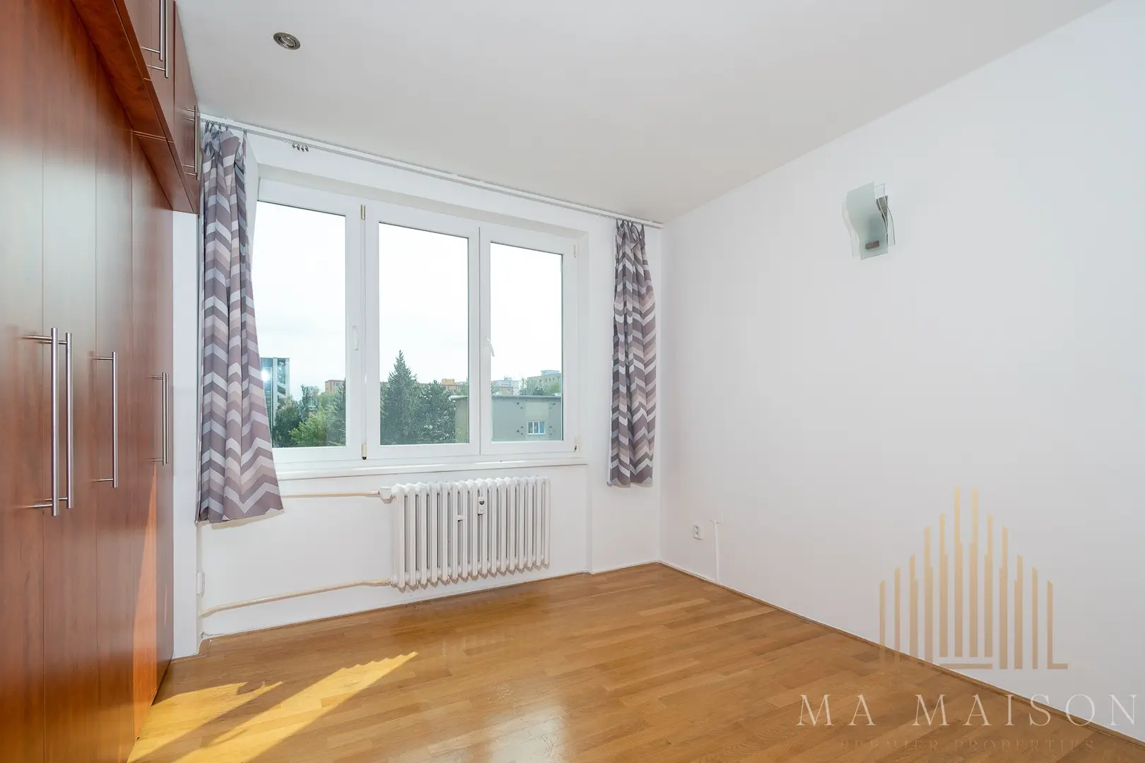 Pronájem bytu 3+kk/B, po rekonstrukci, zařízený, Praha - Letňany