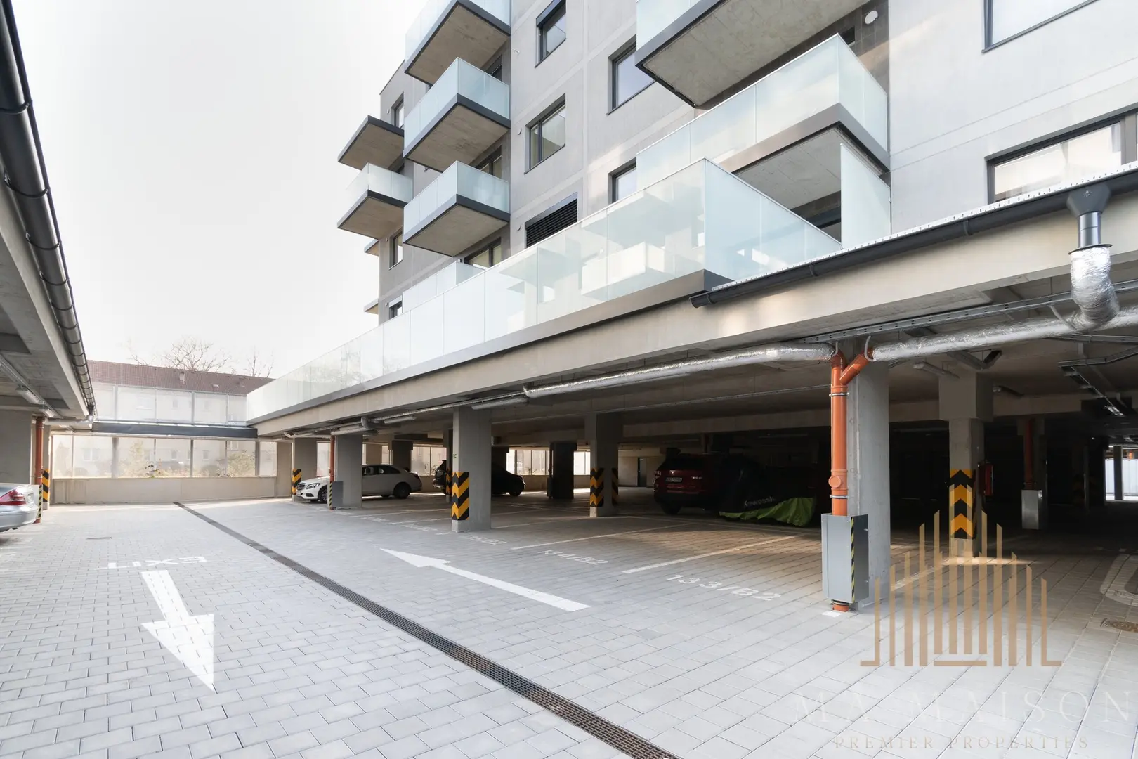 Pronájem garážového stání 13 m², Praha - Prosek