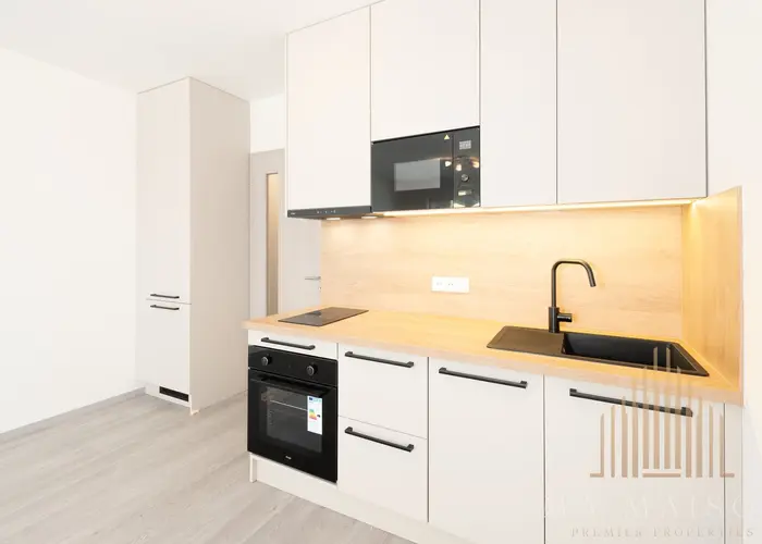 Pronájem bytu 1+kk 34 m², Praha - Vysočany