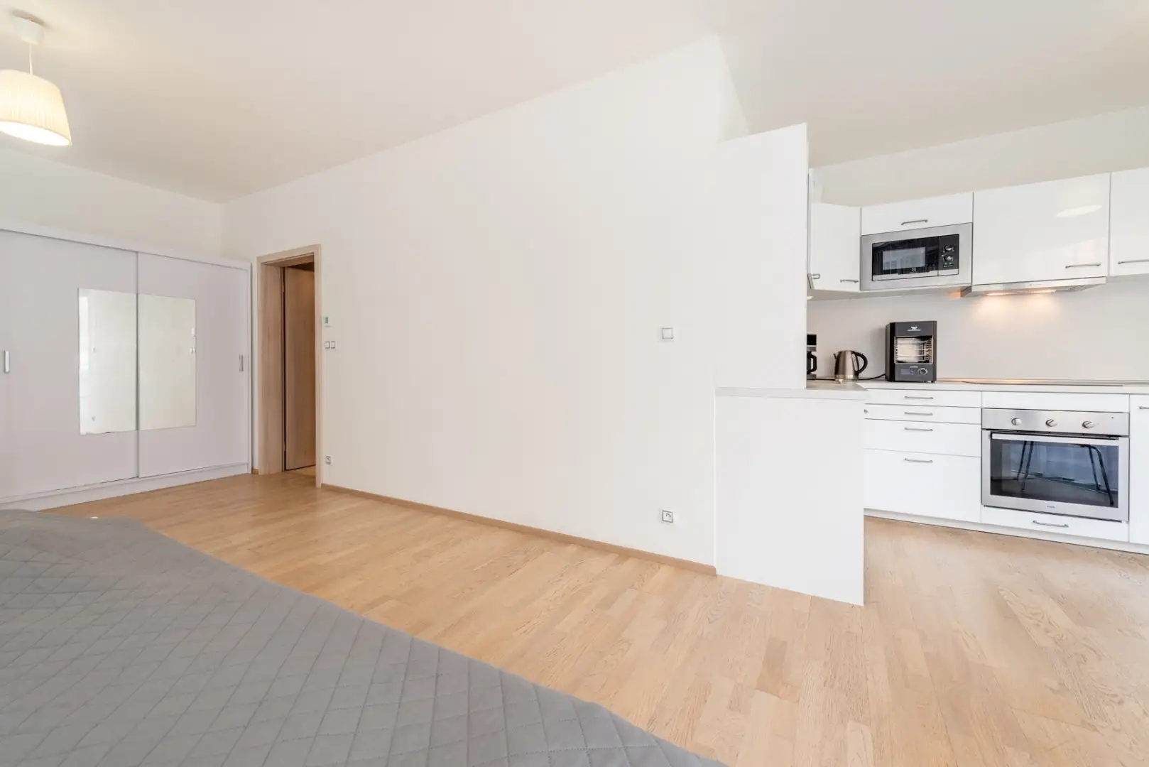 Pronájem bytu 1+kk, 43m2, ulice Vojenova 2481/9, Praha - Libeň