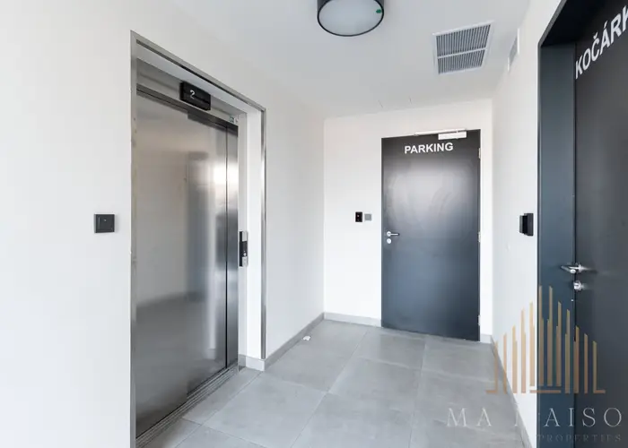 Pronájem garážového stání, 15 m² - Praha - Prosek