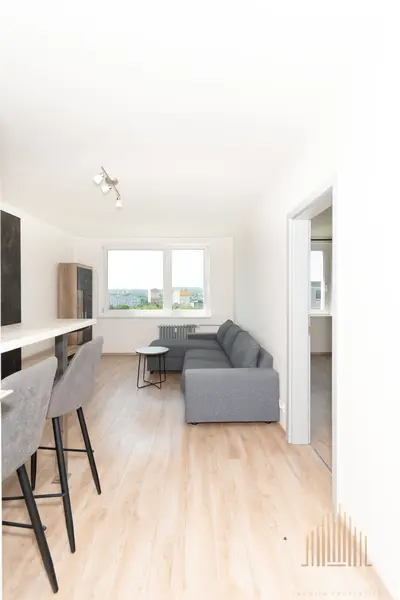 Pronájem slunného bytu 2+kk, 41 m², zařízený, Praha - Modřany