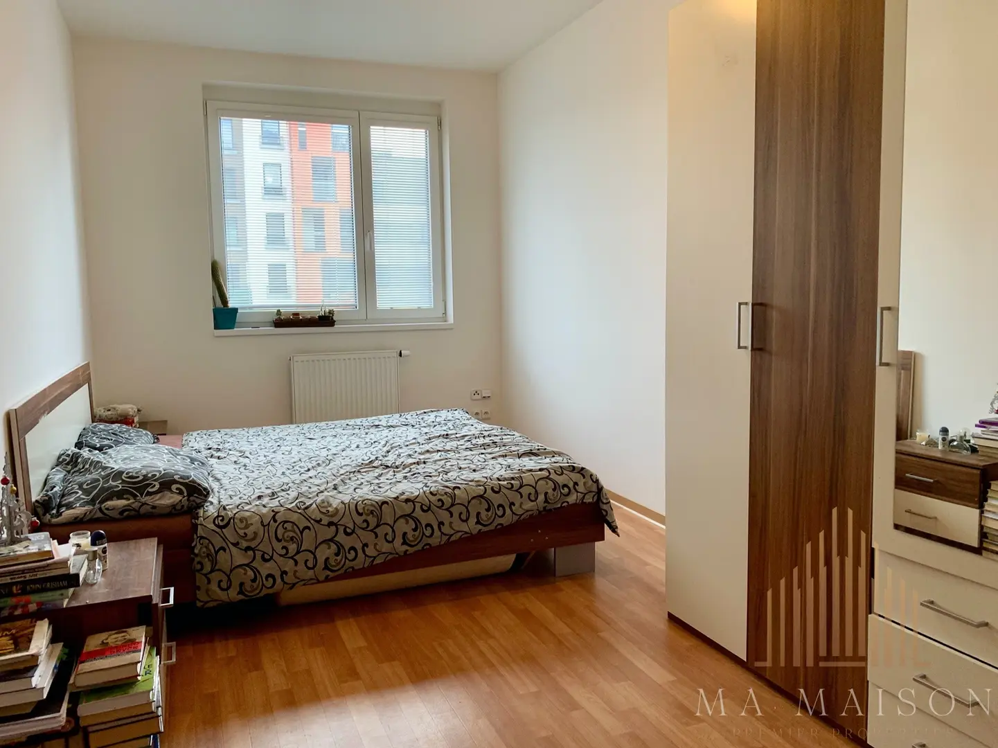 Pronájem bytu 2+kk s balkonem a garáží, ul. Pod Harfou, Praha - Vysočany