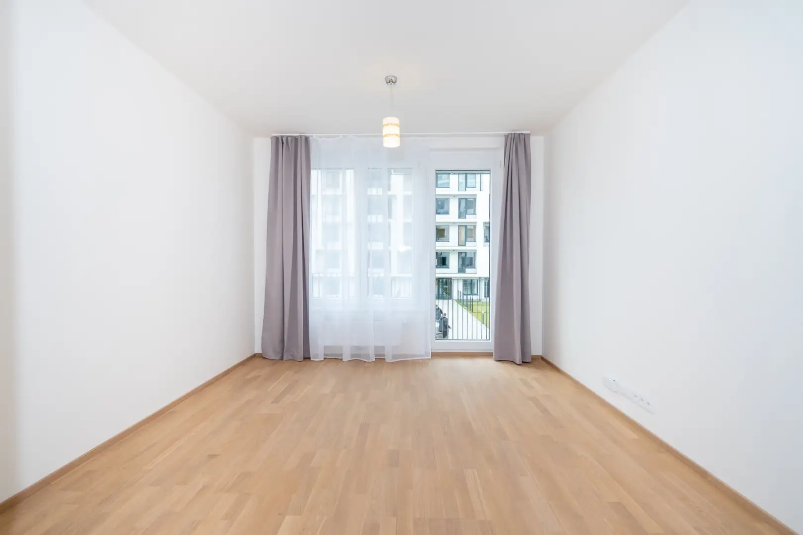 Pronájem bytu 1+kk 32 m², ulice Smržových 1035/12, Praha - Vysočany
