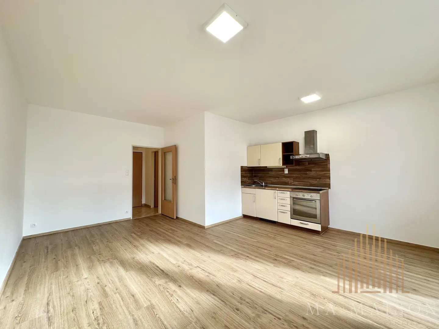 Pronájem bytu 1+kk s prostornou lodžií, ulice Poděbradská 777/9, Praha - Vysočany